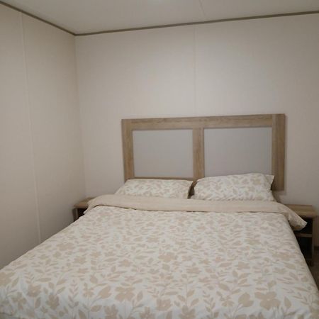Gold Plus Caravan 딤처치 외부 사진