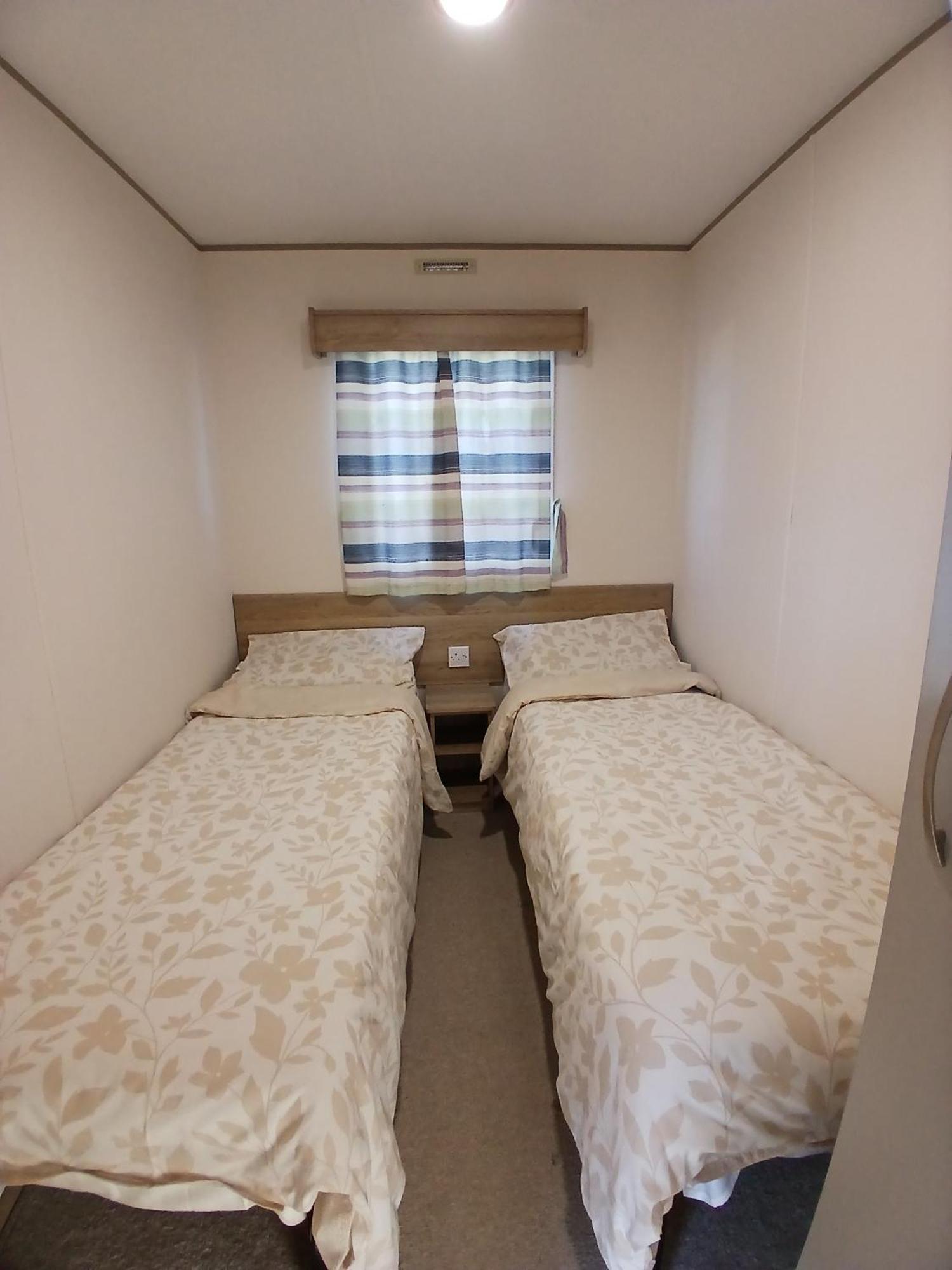 Gold Plus Caravan 딤처치 외부 사진