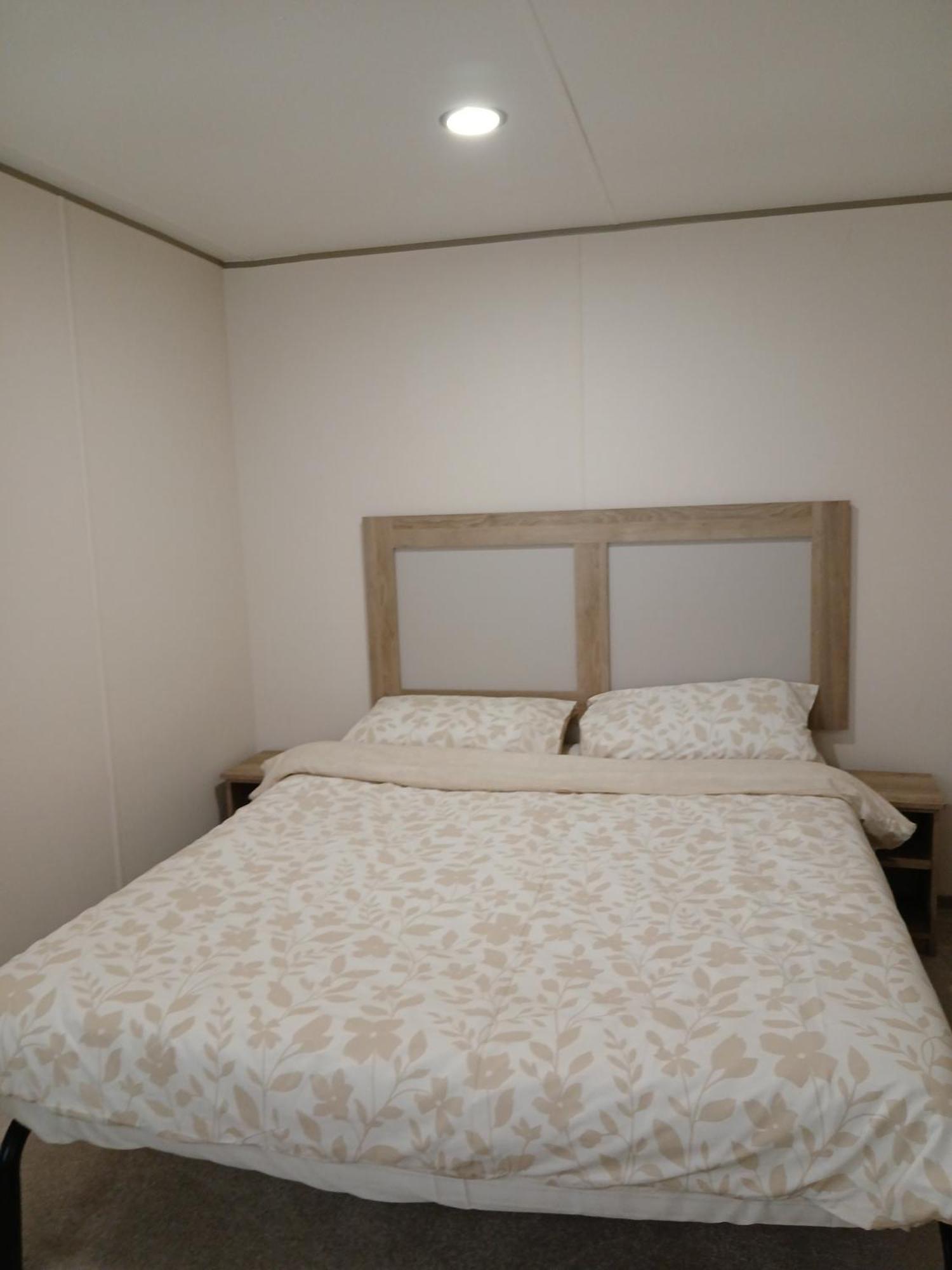 Gold Plus Caravan 딤처치 외부 사진