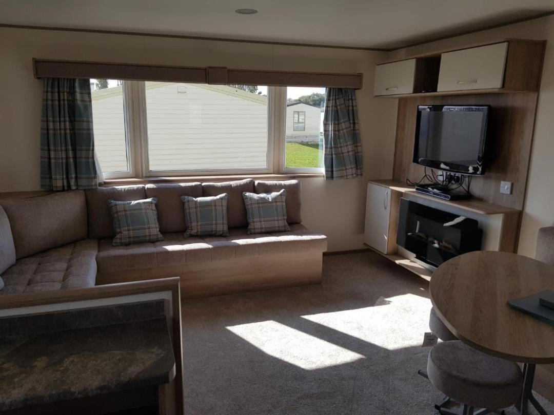 Gold Plus Caravan 딤처치 외부 사진